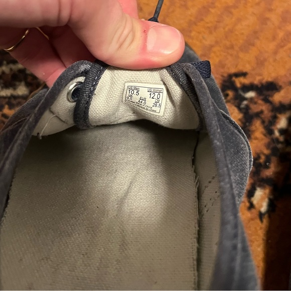 STUNNING CANADIAN TUXEDO - Picture 12 of 13